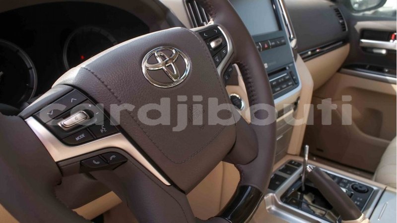 Big with watermark toyota land cruiser ali sabieh region import dubai 2959