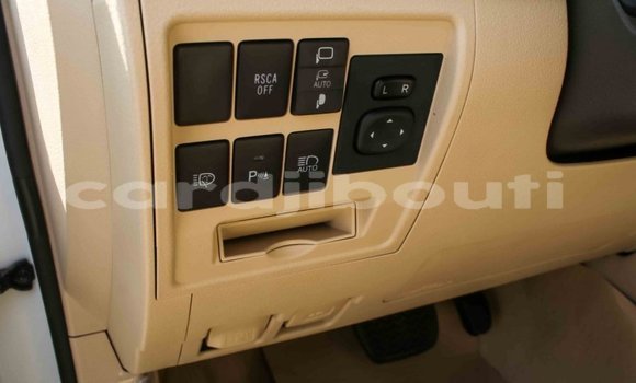 Acheter Import Voiture Toyota Land Cruiser Blanc à Import - Dubai, Ali Sabieh Region Acheter Import Voiture Toyota Land Cruiser Blanc à Import - Dubai, Ali Sabieh Region
