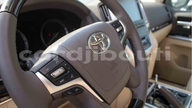 Big with watermark toyota land cruiser ali sabieh region import dubai 2959
