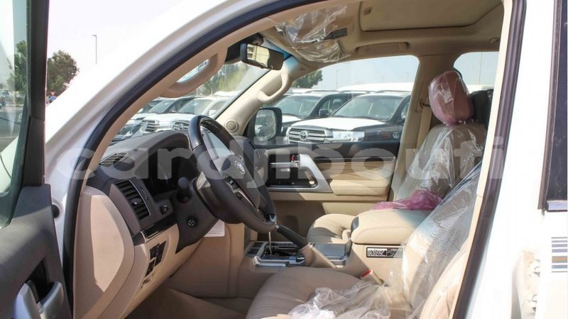 Big with watermark toyota land cruiser ali sabieh region import dubai 2959