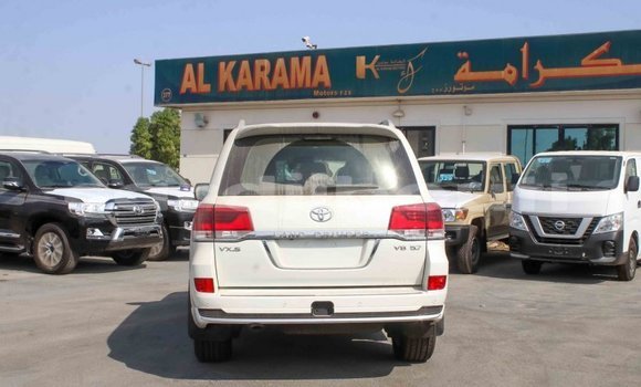Acheter Import Voiture Toyota Land Cruiser Blanc à Import - Dubai, Ali Sabieh Region Acheter Import Voiture Toyota Land Cruiser Blanc à Import - Dubai, Ali Sabieh Region