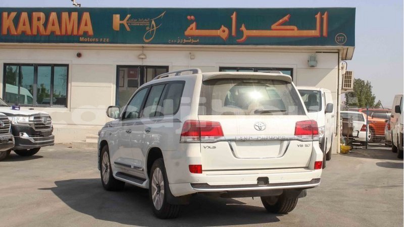 Big with watermark toyota land cruiser ali sabieh region import dubai 2959