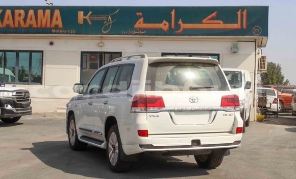 Acheter Import Voiture Toyota Land Cruiser Blanc à Import - Dubai, Ali Sabieh Region Acheter Import Voiture Toyota Land Cruiser Blanc à Import - Dubai, Ali Sabieh Region