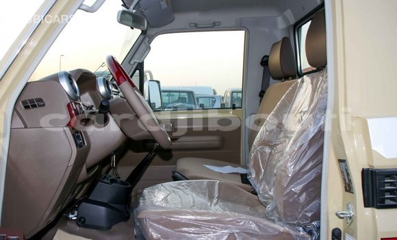 Acheter Import Voiture Toyota Land Cruiser Beige à Import - Dubai, Ali Sabieh Region Acheter Import Voiture Toyota Land Cruiser Beige à Import - Dubai, Ali Sabieh Region