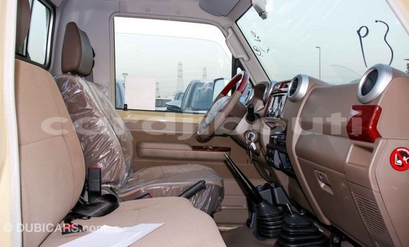 Acheter Import Voiture Toyota Land Cruiser Beige à Import - Dubai, Ali Sabieh Region Acheter Import Voiture Toyota Land Cruiser Beige à Import - Dubai, Ali Sabieh Region