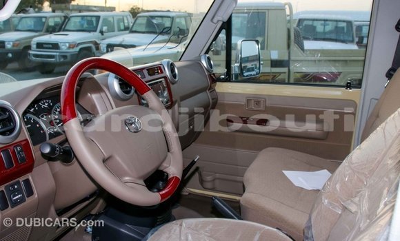 Acheter Import Voiture Toyota Land Cruiser Beige à Import - Dubai, Ali Sabieh Region Acheter Import Voiture Toyota Land Cruiser Beige à Import - Dubai, Ali Sabieh Region