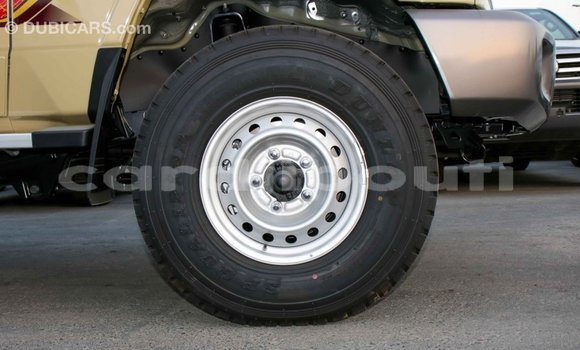 Acheter Import Voiture Toyota Land Cruiser Beige à Import - Dubai, Ali Sabieh Region Acheter Import Voiture Toyota Land Cruiser Beige à Import - Dubai, Ali Sabieh Region