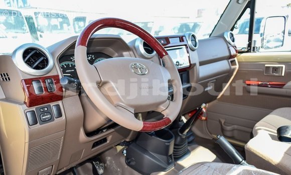 Buy Import Toyota Land Cruiser Beige Car in Import - Dubai in Ali Sabieh Region Buy Import Toyota Land Cruiser Beige Car in Import - Dubai in Ali Sabieh Region