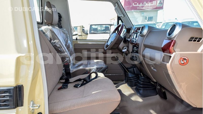 Big with watermark toyota land cruiser ali sabieh region import dubai 2965