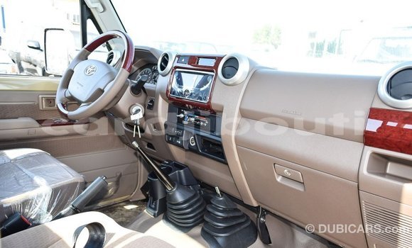 Buy Import Toyota Land Cruiser Beige Car in Import - Dubai in Ali Sabieh Region Buy Import Toyota Land Cruiser Beige Car in Import - Dubai in Ali Sabieh Region