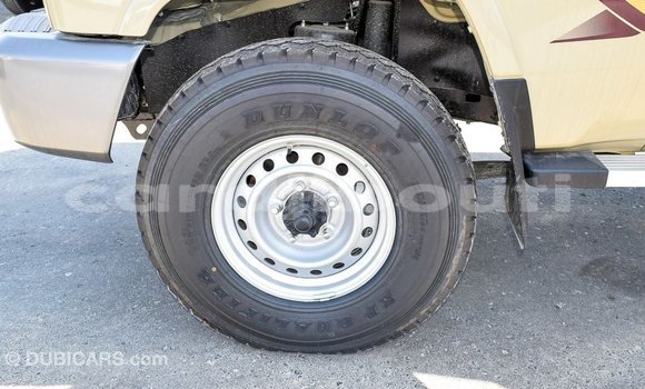 Buy Import Toyota Land Cruiser Beige Car in Import - Dubai in Ali Sabieh Region Buy Import Toyota Land Cruiser Beige Car in Import - Dubai in Ali Sabieh Region