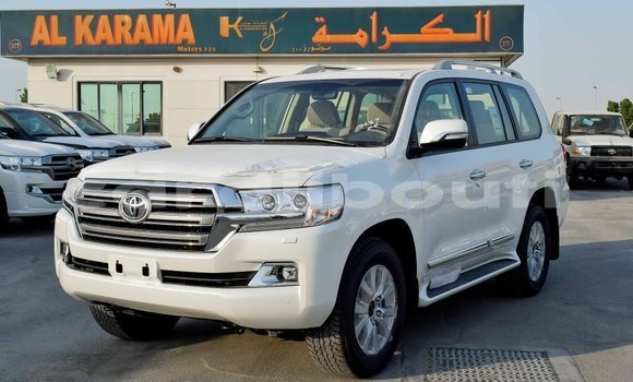 Acheter Import Voiture Toyota Land Cruiser Blanc à Import - Dubai, Ali Sabieh Region Acheter Import Voiture Toyota Land Cruiser Blanc à Import - Dubai, Ali Sabieh Region