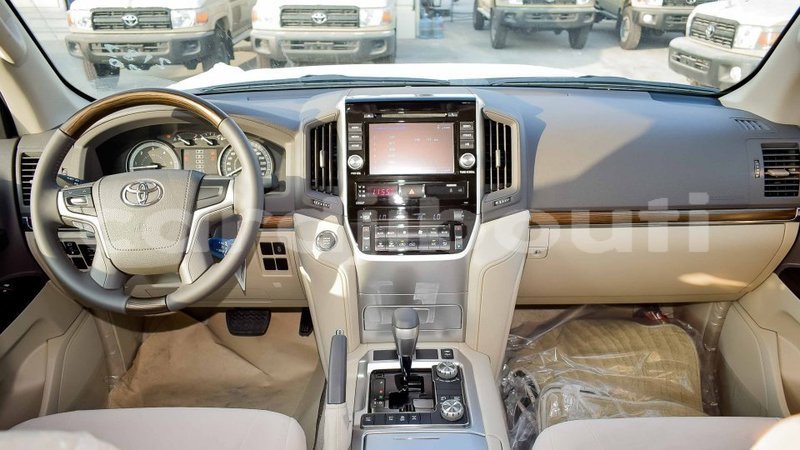 Big with watermark toyota land cruiser ali sabieh region import dubai 2966