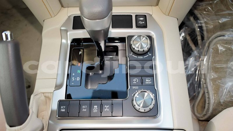 Big with watermark toyota land cruiser ali sabieh region import dubai 2966