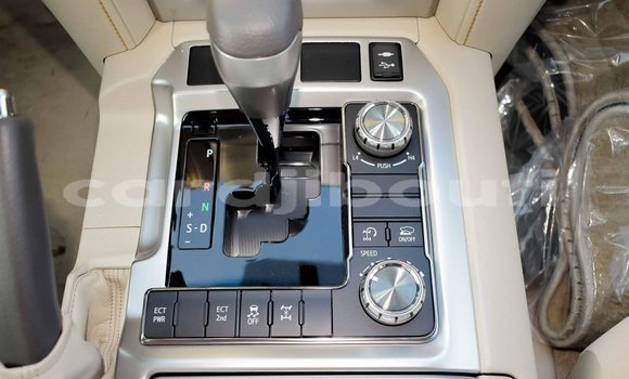 Acheter Import Voiture Toyota Land Cruiser Blanc à Import - Dubai, Ali Sabieh Region Acheter Import Voiture Toyota Land Cruiser Blanc à Import - Dubai, Ali Sabieh Region