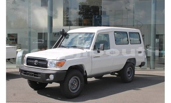 Buy Import Toyota Land Cruiser White Car in Import - Dubai in Ali Sabieh Region Buy Import Toyota Land Cruiser White Car in Import - Dubai in Ali Sabieh Region