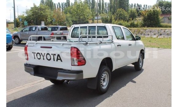 Acheter Import Voiture Toyota Hilux Blanc à Import - Dubai, Ali Sabieh Region Acheter Import Voiture Toyota Hilux Blanc à Import - Dubai, Ali Sabieh Region