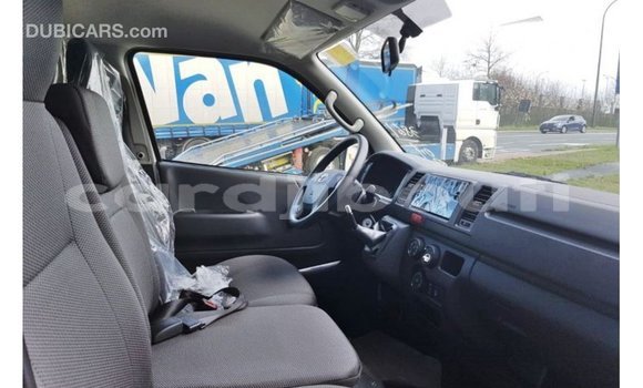 Acheter Import Voiture Toyota Hiace Blanc à Import - Dubai, Ali Sabieh Region Acheter Import Voiture Toyota Hiace Blanc à Import - Dubai, Ali Sabieh Region