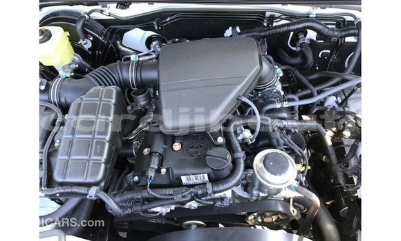 Acheter Import Voiture Toyota Prado Blanc à Import - Dubai, Ali Sabieh Region Acheter Import Voiture Toyota Prado Blanc à Import - Dubai, Ali Sabieh Region