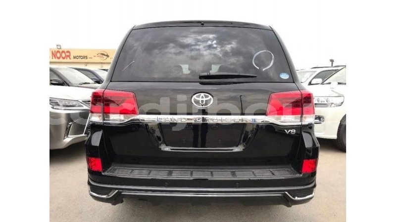 Big with watermark toyota land cruiser ali sabieh region import dubai 2996