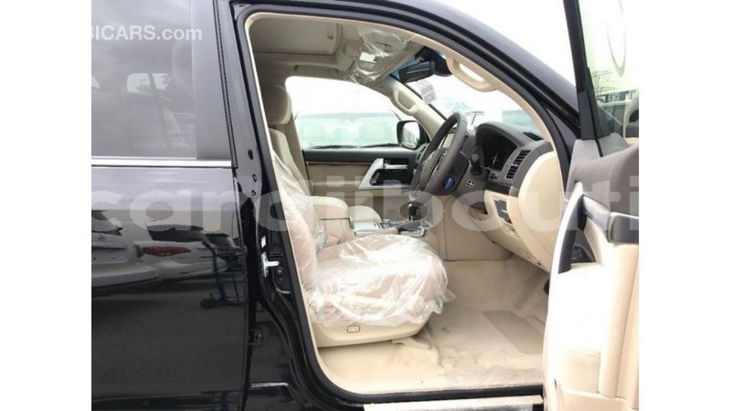 Big with watermark toyota land cruiser ali sabieh region import dubai 2996