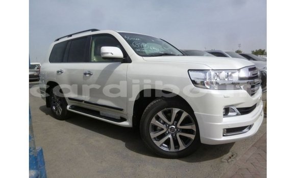 Acheter Import Voiture Toyota Land Cruiser Blanc à Import - Dubai, Ali Sabieh Region Acheter Import Voiture Toyota Land Cruiser Blanc à Import - Dubai, Ali Sabieh Region