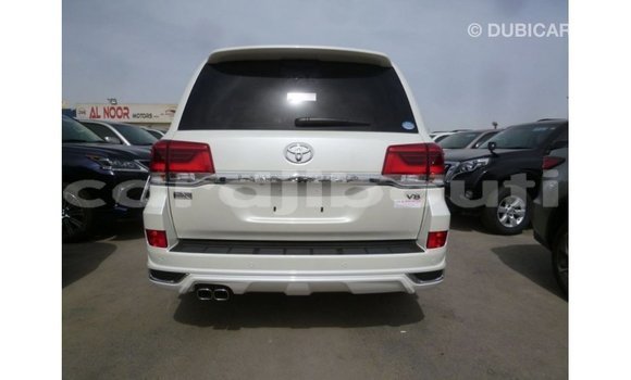 Acheter Import Voiture Toyota Land Cruiser Blanc à Import - Dubai, Ali Sabieh Region Acheter Import Voiture Toyota Land Cruiser Blanc à Import - Dubai, Ali Sabieh Region