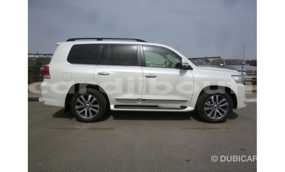 Acheter Import Voiture Toyota Land Cruiser Blanc à Import - Dubai, Ali Sabieh Region Acheter Import Voiture Toyota Land Cruiser Blanc à Import - Dubai, Ali Sabieh Region