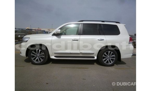 Acheter Import Voiture Toyota Land Cruiser Blanc à Import - Dubai, Ali Sabieh Region Acheter Import Voiture Toyota Land Cruiser Blanc à Import - Dubai, Ali Sabieh Region