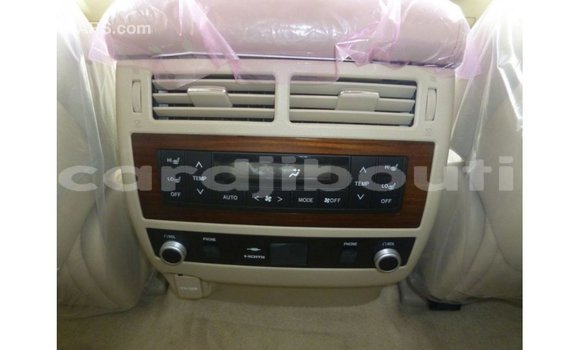 Acheter Import Voiture Toyota Land Cruiser Blanc à Import - Dubai, Ali Sabieh Region Acheter Import Voiture Toyota Land Cruiser Blanc à Import - Dubai, Ali Sabieh Region