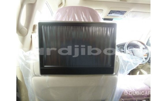 Acheter Import Voiture Toyota Land Cruiser Blanc à Import - Dubai, Ali Sabieh Region Acheter Import Voiture Toyota Land Cruiser Blanc à Import - Dubai, Ali Sabieh Region