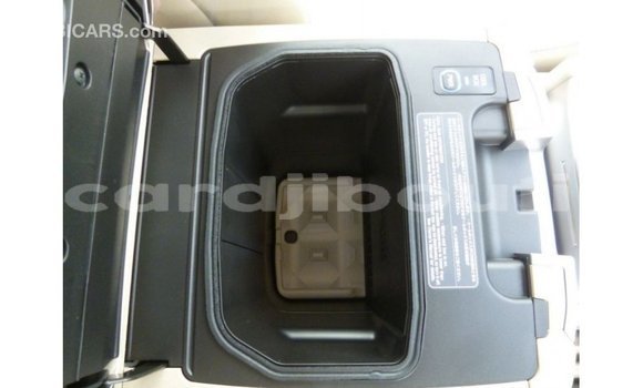 Acheter Import Voiture Toyota Land Cruiser Blanc à Import - Dubai, Ali Sabieh Region Acheter Import Voiture Toyota Land Cruiser Blanc à Import - Dubai, Ali Sabieh Region