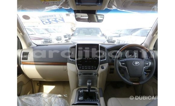 Acheter Import Voiture Toyota Land Cruiser Blanc à Import - Dubai, Ali Sabieh Region Acheter Import Voiture Toyota Land Cruiser Blanc à Import - Dubai, Ali Sabieh Region