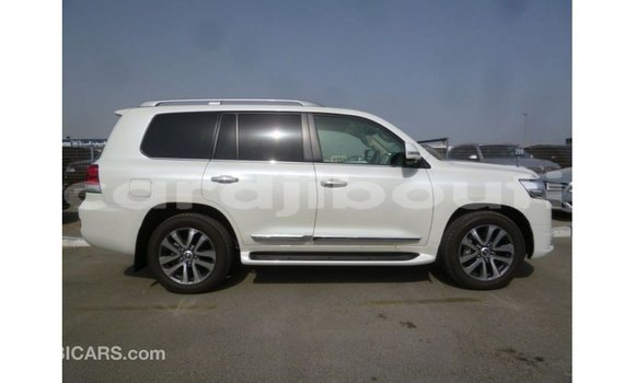 Acheter Import Voiture Toyota Land Cruiser Blanc à Import - Dubai, Ali Sabieh Region Acheter Import Voiture Toyota Land Cruiser Blanc à Import - Dubai, Ali Sabieh Region