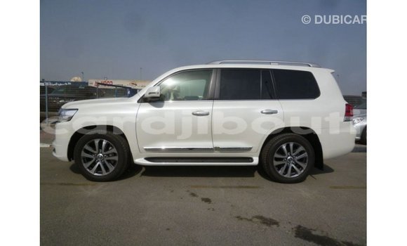 Acheter Import Voiture Toyota Land Cruiser Blanc à Import - Dubai, Ali Sabieh Region Acheter Import Voiture Toyota Land Cruiser Blanc à Import - Dubai, Ali Sabieh Region