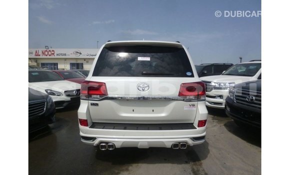 Buy Import Toyota Land Cruiser White Car in Import - Dubai in Ali Sabieh Region Buy Import Toyota Land Cruiser White Car in Import - Dubai in Ali Sabieh Region