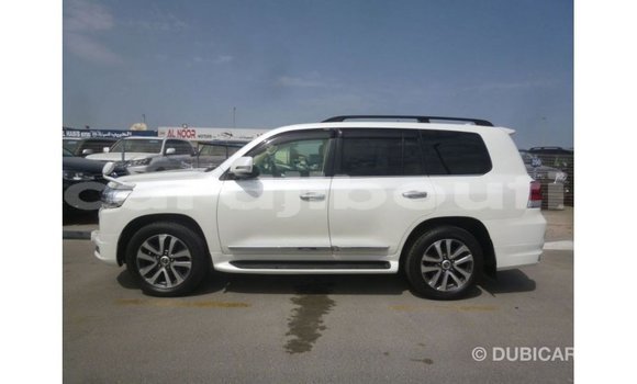 Buy Import Toyota Land Cruiser White Car in Import - Dubai in Ali Sabieh Region Buy Import Toyota Land Cruiser White Car in Import - Dubai in Ali Sabieh Region