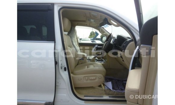 Buy Import Toyota Land Cruiser White Car in Import - Dubai in Ali Sabieh Region Buy Import Toyota Land Cruiser White Car in Import - Dubai in Ali Sabieh Region