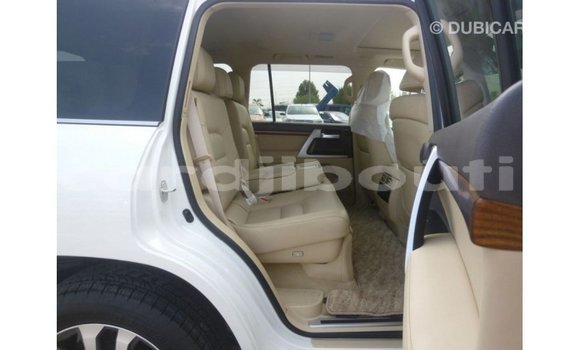 Buy Import Toyota Land Cruiser White Car in Import - Dubai in Ali Sabieh Region Buy Import Toyota Land Cruiser White Car in Import - Dubai in Ali Sabieh Region