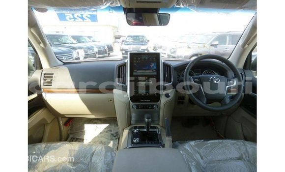 Acheter Import Voiture Toyota Land Cruiser Blanc à Import - Dubai, Ali Sabieh Region Acheter Import Voiture Toyota Land Cruiser Blanc à Import - Dubai, Ali Sabieh Region