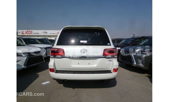 Acheter Import Voiture Toyota Land Cruiser Blanc à Import - Dubai, Ali Sabieh Region Acheter Import Voiture Toyota Land Cruiser Blanc à Import - Dubai, Ali Sabieh Region