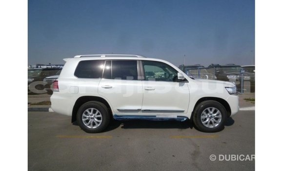 Acheter Import Voiture Toyota Land Cruiser Blanc à Import - Dubai, Ali Sabieh Region Acheter Import Voiture Toyota Land Cruiser Blanc à Import - Dubai, Ali Sabieh Region