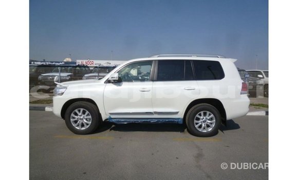 Acheter Import Voiture Toyota Land Cruiser Blanc à Import - Dubai, Ali Sabieh Region Acheter Import Voiture Toyota Land Cruiser Blanc à Import - Dubai, Ali Sabieh Region
