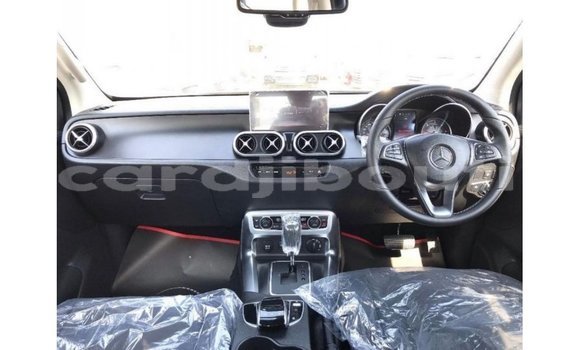 Acheter Import Voiture Mercedes-Benz 250 Noir à Import - Dubai, Ali Sabieh Region Acheter Import Voiture Mercedes-Benz 250 Noir à Import - Dubai, Ali Sabieh Region