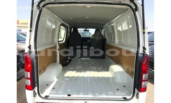 Acheter Import Voiture Toyota Hiace Blanc à Import - Dubai, Ali Sabieh Region Acheter Import Voiture Toyota Hiace Blanc à Import - Dubai, Ali Sabieh Region