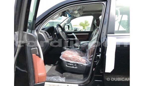 Acheter Import Voiture Toyota Land Cruiser Noir à Import - Dubai, Ali Sabieh Region Acheter Import Voiture Toyota Land Cruiser Noir à Import - Dubai, Ali Sabieh Region