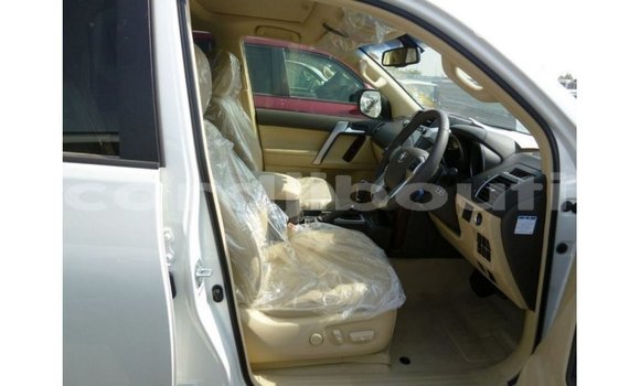 Acheter Import Voiture Toyota Prado Blanc à Import - Dubai, Ali Sabieh Region Acheter Import Voiture Toyota Prado Blanc à Import - Dubai, Ali Sabieh Region