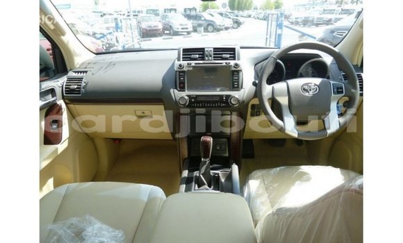Acheter Import Voiture Toyota Prado Blanc à Import - Dubai, Ali Sabieh Region Acheter Import Voiture Toyota Prado Blanc à Import - Dubai, Ali Sabieh Region