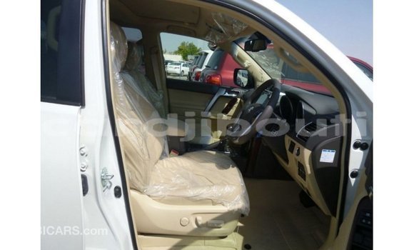 Acheter Import Voiture Toyota Prado Blanc à Import - Dubai, Ali Sabieh Region Acheter Import Voiture Toyota Prado Blanc à Import - Dubai, Ali Sabieh Region