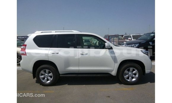 Acheter Import Voiture Toyota Prado Blanc à Import - Dubai, Ali Sabieh Region Acheter Import Voiture Toyota Prado Blanc à Import - Dubai, Ali Sabieh Region